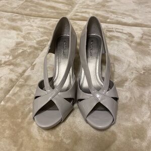 Naturalizer Size 9W Solid Gray Faux Leather Slip-On Open-Toe Heels - EUC